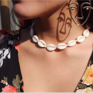 Shell Choker   - Trend Summer